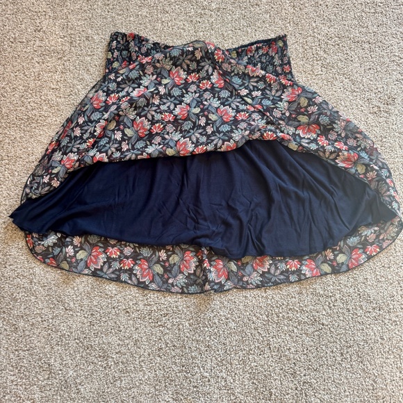 cabi Flirt Skirt, #5184, EUC, M, Navy with Floral print, Mini skirt - Picture 9 of 9